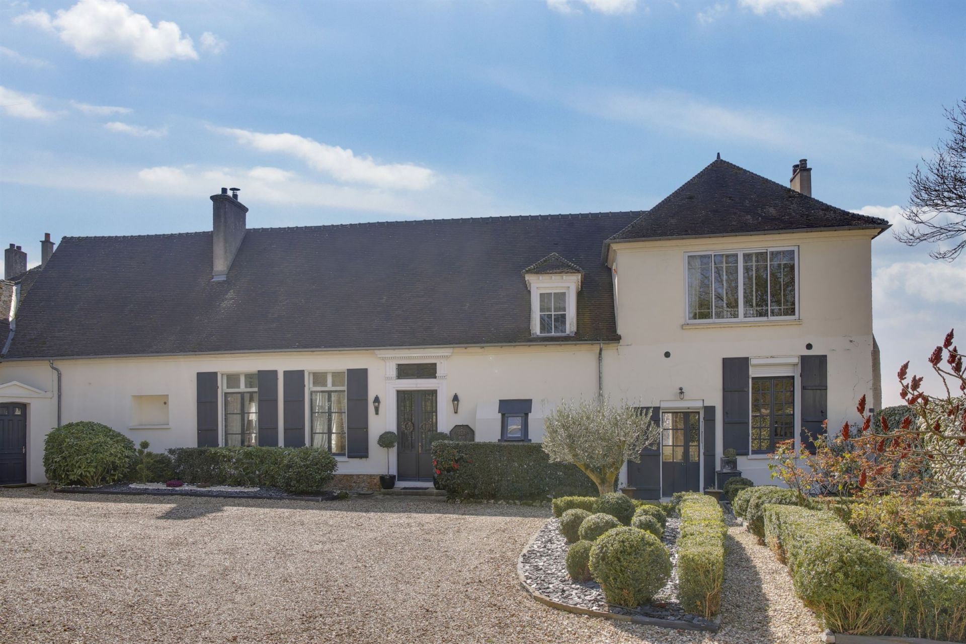 maison de luxe 6 pièces en vente sur RUEIL MALMAISON (92500) Vente Maison de luxe 6 pièces 3 chambres Rueil Malmaison (92500)