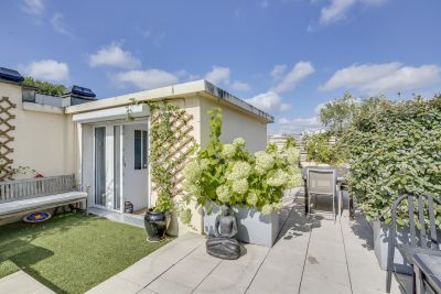 Sale Luxury apartment Neuilly-sur-Seine 5&nbsp;Rooms 94.79&nbsp;m²