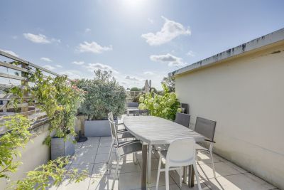 Sale Luxury apartment Neuilly-sur-Seine 5&nbsp;Rooms 94.79&nbsp;m²