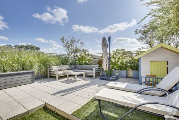 Sale Luxury apartment Neuilly-sur-Seine 5&nbsp;Rooms 94.79&nbsp;m²