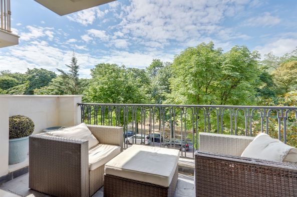 Sale Luxury apartment Neuilly-sur-Seine 4&nbsp;Rooms 133&nbsp;m²