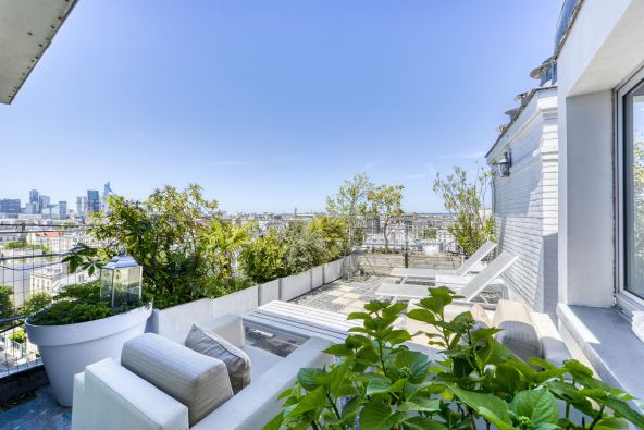Sale Luxury duplex Neuilly-sur-Seine 8&nbsp;Rooms 227&nbsp;m²