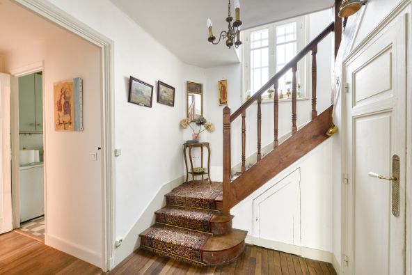 Sale Luxury apartment Neuilly-sur-Seine 5&nbsp;Rooms 103&nbsp;m²