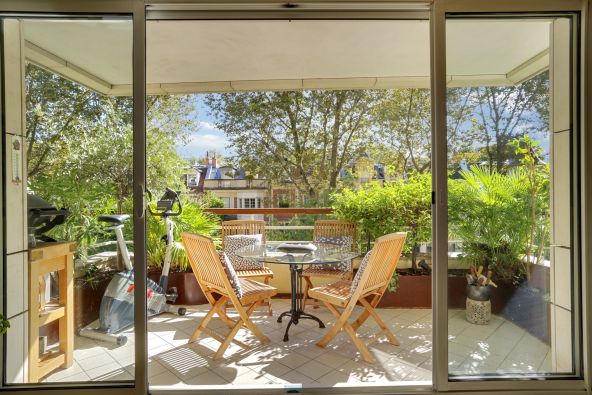 Sale Luxury apartment Neuilly-sur-Seine 3&nbsp;Rooms 66&nbsp;m²