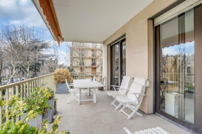 Sale Luxury apartment Neuilly-sur-Seine 4&nbsp;Rooms 145&nbsp;m²