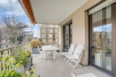Sale Luxury apartment Neuilly-sur-Seine 4&nbsp;Rooms 145&nbsp;m²