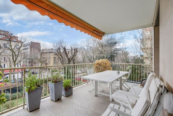 Sale Luxury apartment Neuilly-sur-Seine 4&nbsp;Rooms 145&nbsp;m²