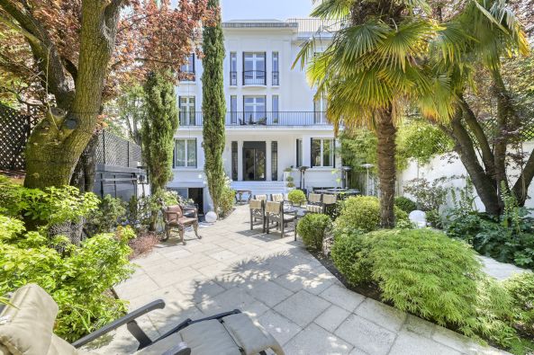 Vente Maison de luxe Neuilly-sur-Seine 7&nbsp;Pièces 350&nbsp;m²