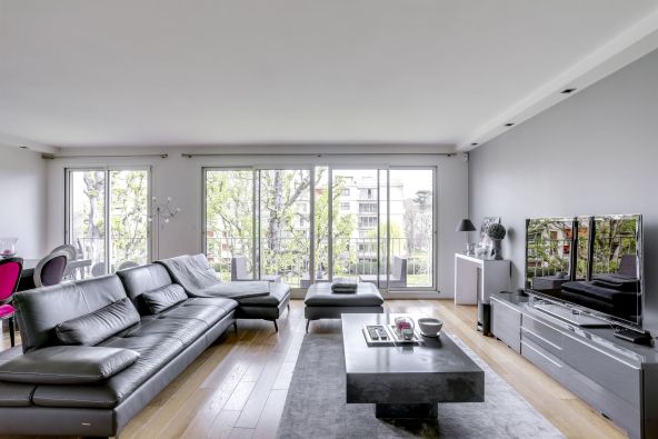 Sale Luxury apartment Neuilly-sur-Seine 5 Rooms 109.78 m²
