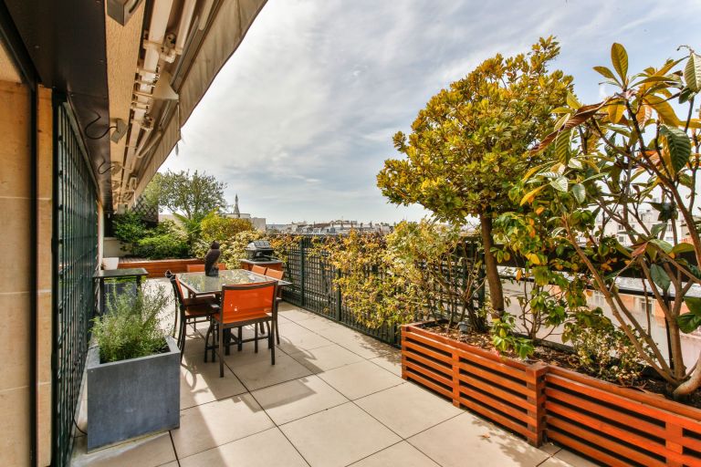 luxury apartment 5 Rooms for sale on PARIS (75016)
