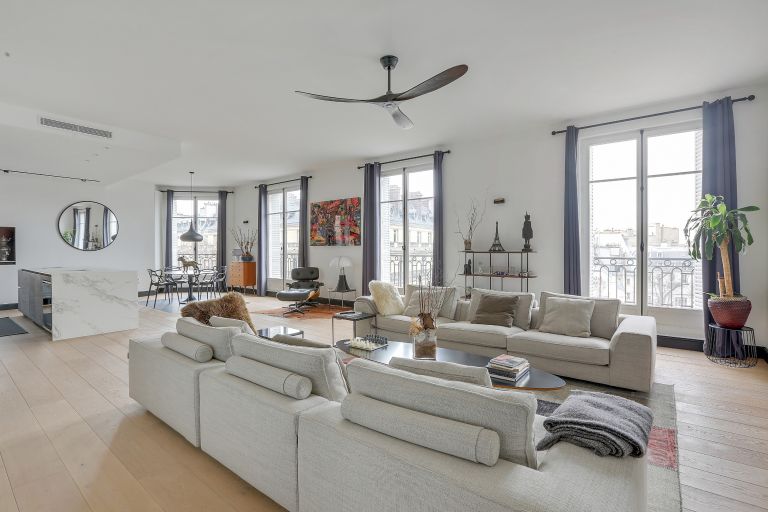 luxury apartment 5 Rooms for sale on PARIS (75116)