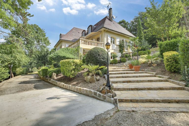 luxury house 10 Rooms for sale on BOUGIVAL (78380)