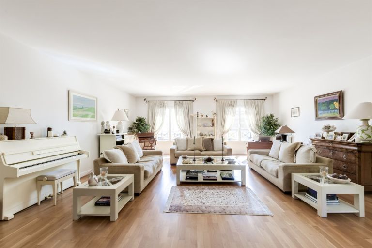 luxury house 7 Rooms for sale on VILLE D AVRAY (92410)