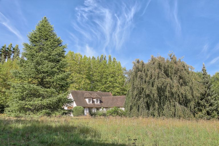 luxury house 9 Rooms for sale on LAINVILLE EN VEXIN (78440)