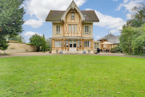 Sale Luxury house Saint-Germain-en-Laye 12&nbsp;Rooms 378&nbsp;m²
