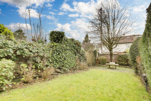 Sale Luxury house Garches 6 Rooms 111 m²