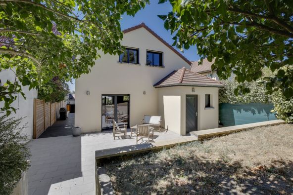 Sale Luxury house Rueil-Malmaison 7&nbsp;Rooms 215&nbsp;m²