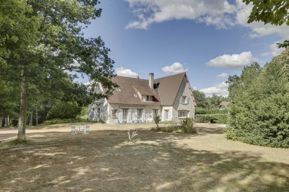 Sale Luxury house Poigny-la-Forêt 9&nbsp;Rooms 440&nbsp;m²