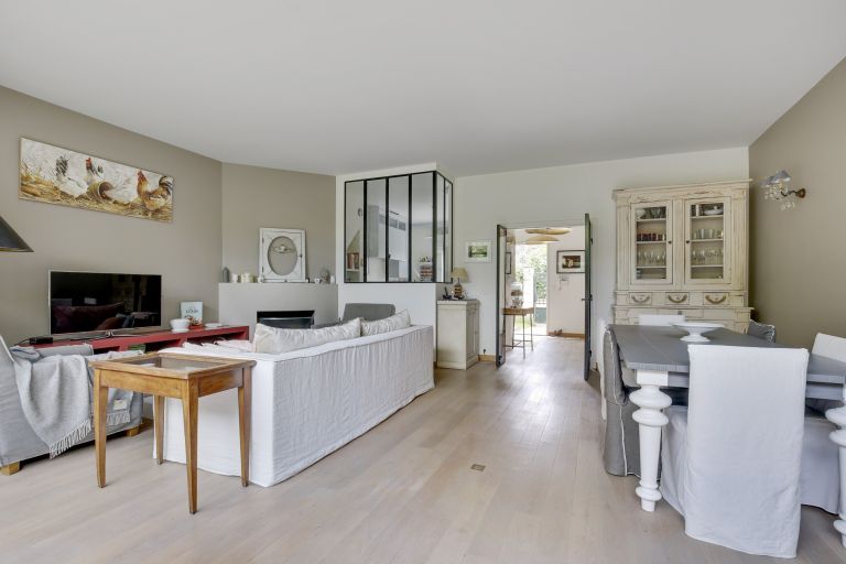 luxury house 6 Rooms for sale on PUTEAUX (92800)