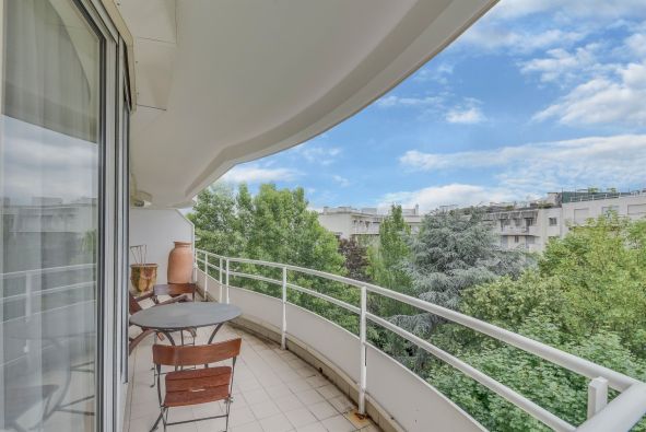 Sale Luxury apartment Neuilly-sur-Seine 4&nbsp;Rooms 144&nbsp;m²
