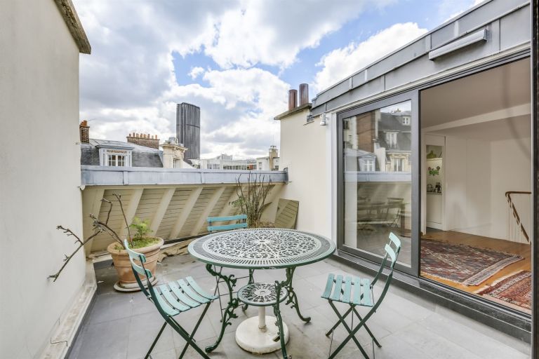 luxury apartment 5 Rooms for sale on PARIS (75007)