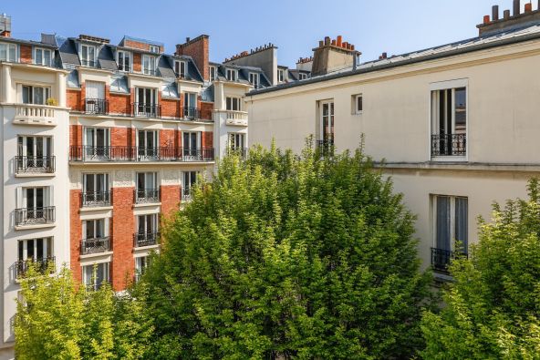 Sale Luxury apartment Paris 18 5&nbsp;Rooms 112&nbsp;m²