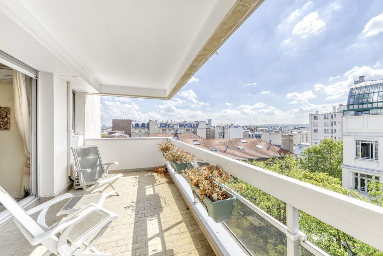 luxury apartment 5 Rooms for sale on PARIS (75016)