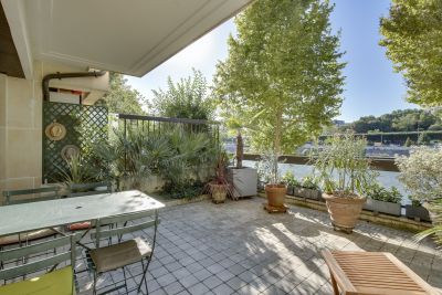 Sale Luxury apartment Neuilly-sur-Seine 3&nbsp;Rooms 98&nbsp;m²