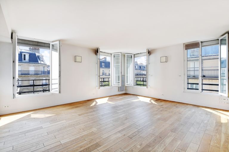 luxury apartment 4 Rooms for sale on PARIS (75017)