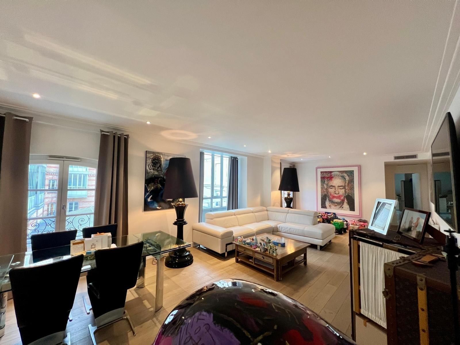 luxury apartment 5 Rooms for sale on PARIS (75008)