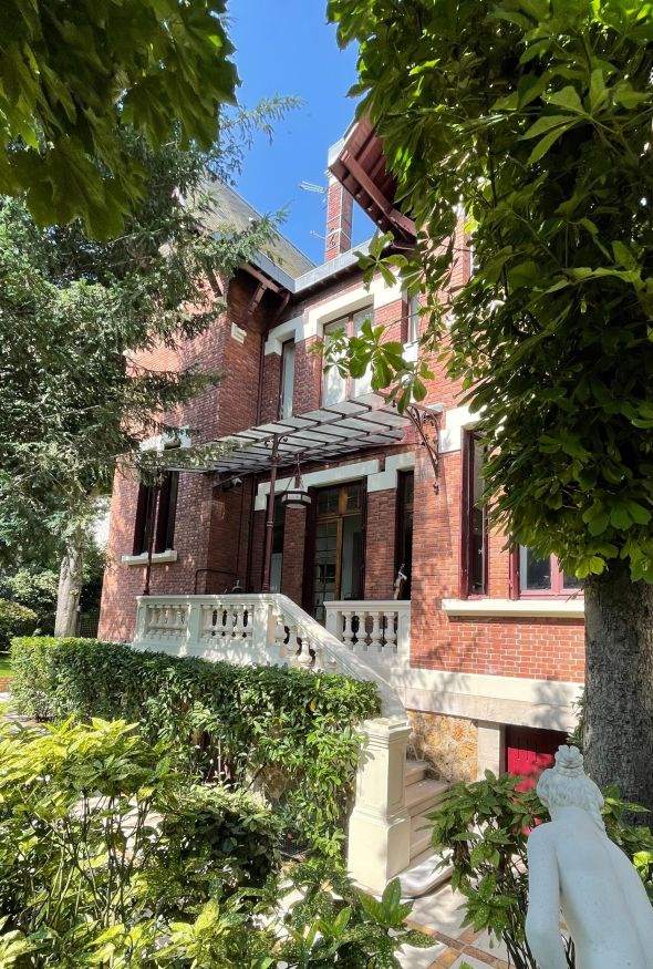 Sale Luxury house Neuilly-sur-Seine 7 Rooms 310 m²