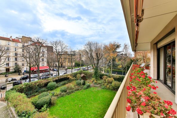 Sale Luxury apartment Neuilly-sur-Seine 5&nbsp;Rooms 145&nbsp;m²