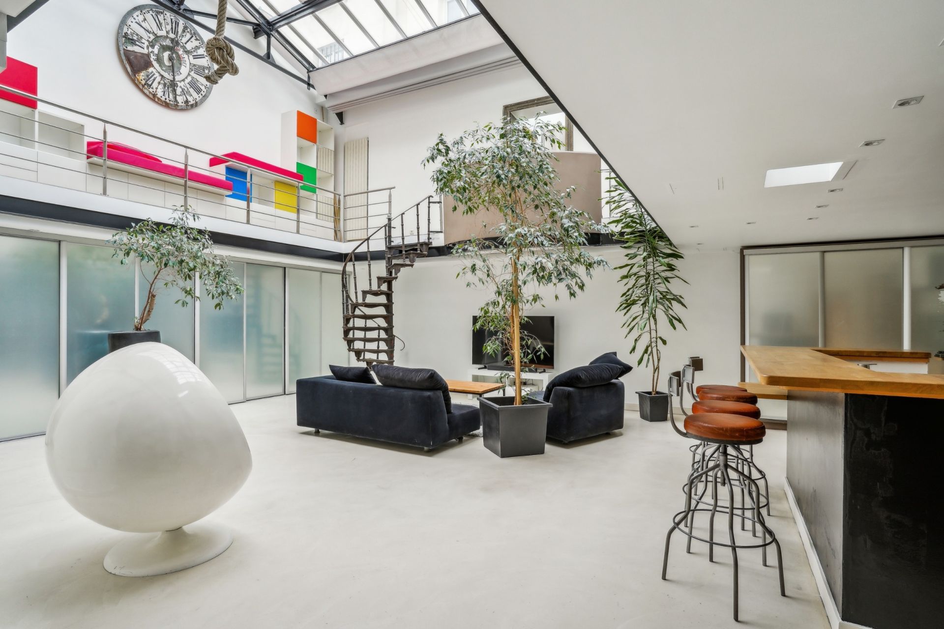 luxury apartment 6 Rooms for sale on PARIS (75011)