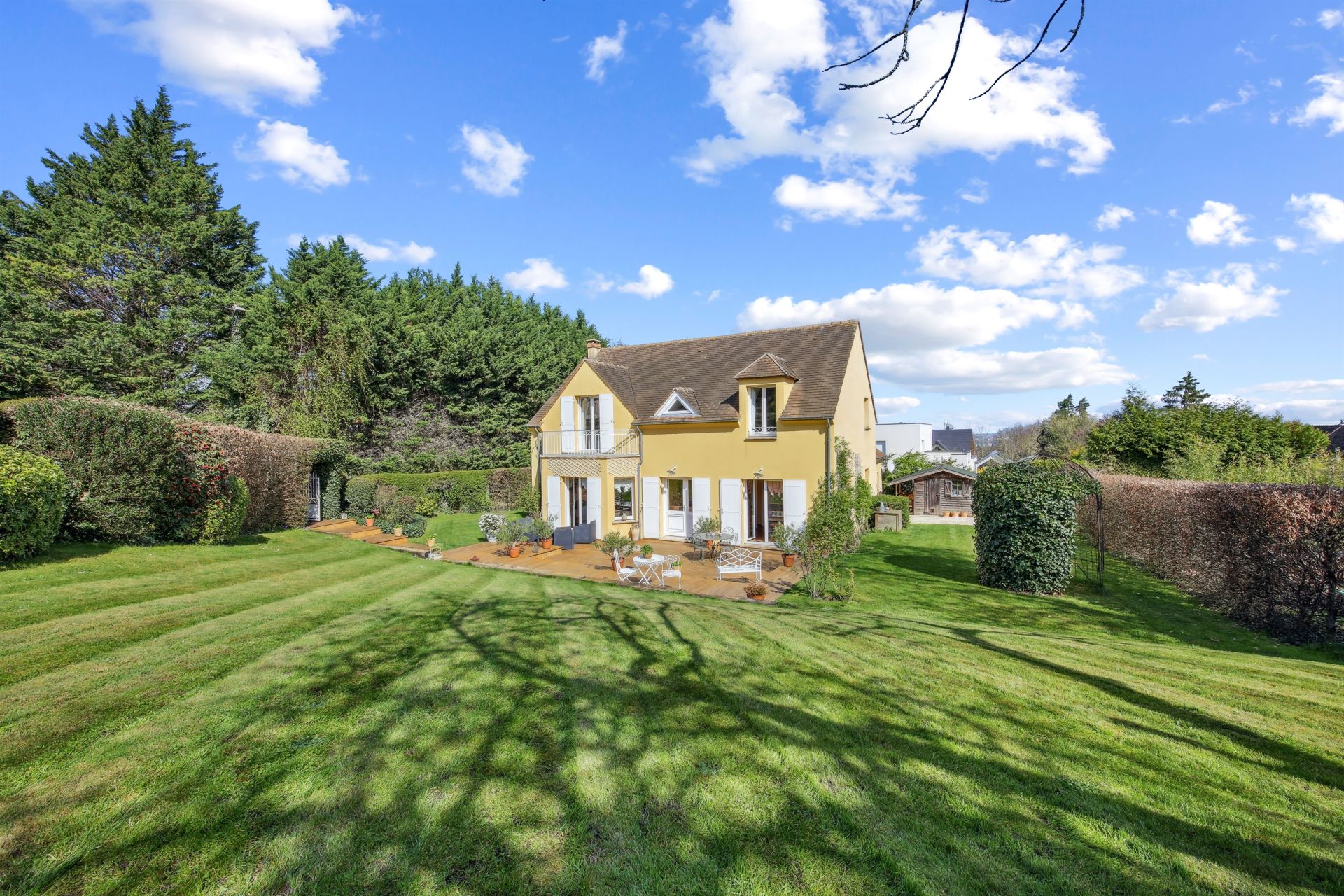 luxury house 7 Rooms for sale on POISSY (78300)