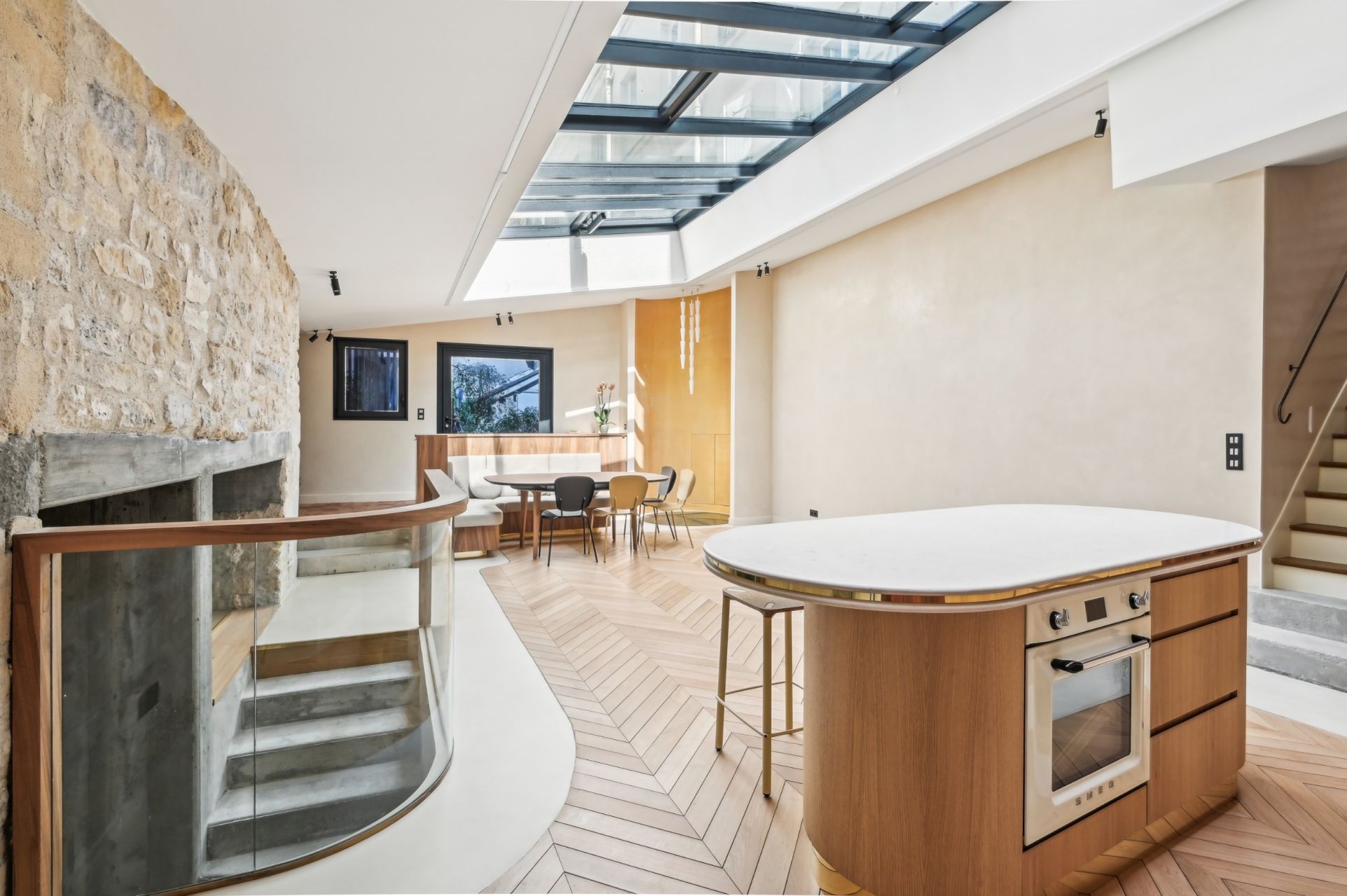 luxury house 6 Rooms for sale on PARIS (75011)