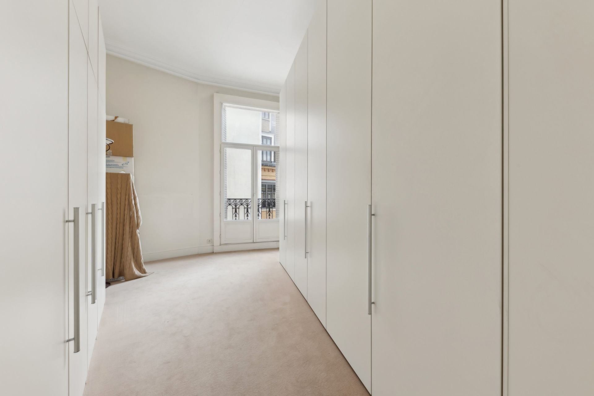 luxury apartment 5 Rooms for sale on PARIS (75008)
