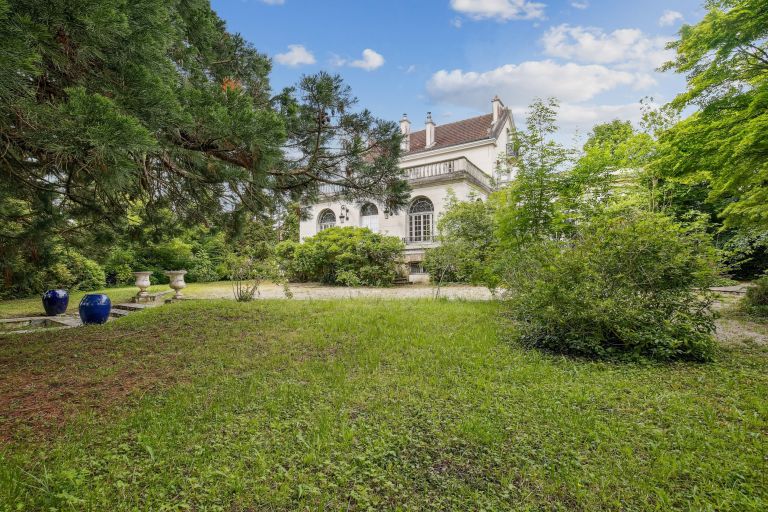 hôtel particulier 10 Pièces en vente sur LA CELLE ST CLOUD (78170)