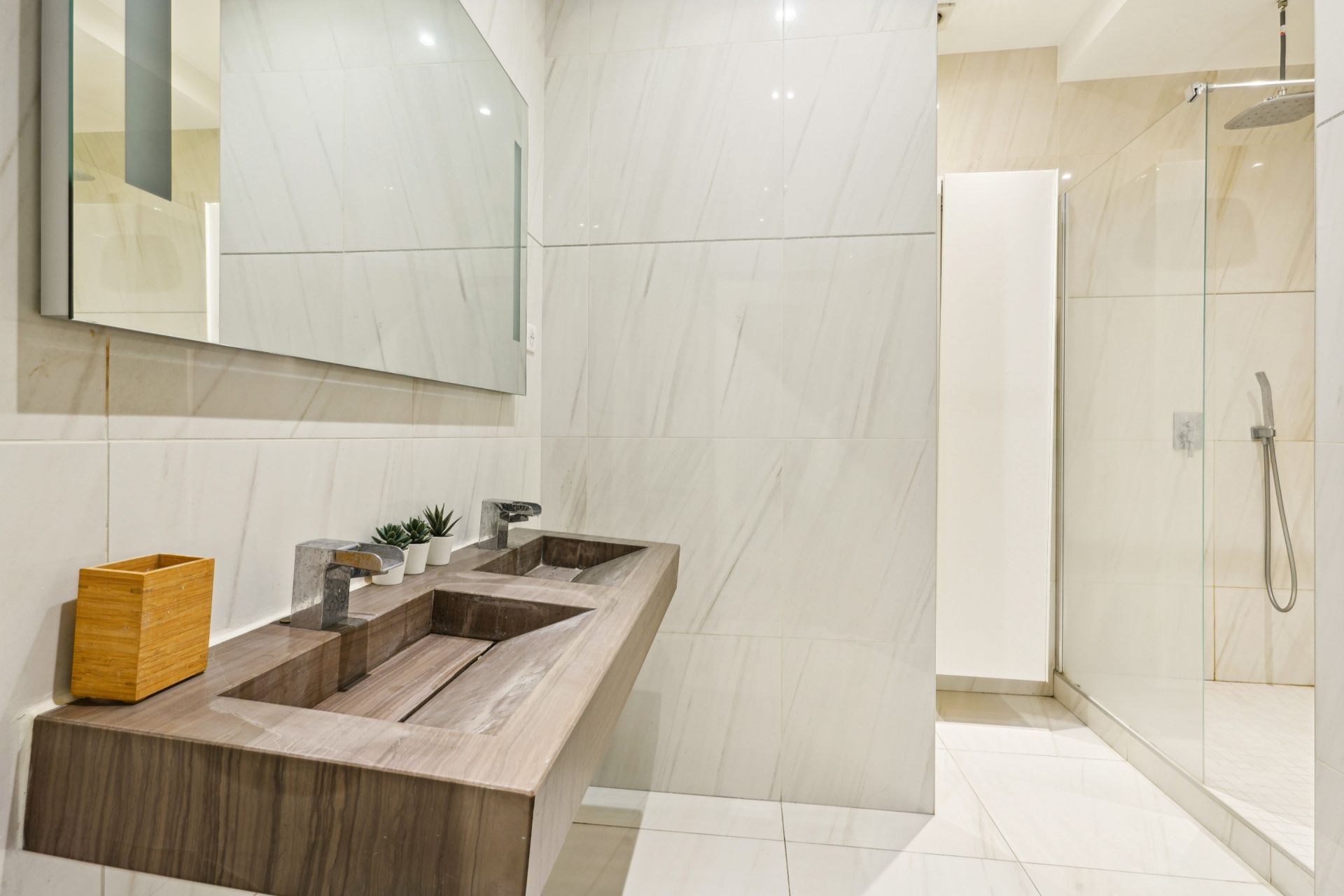 luxury apartment 5 Rooms for sale on PARIS (75017)