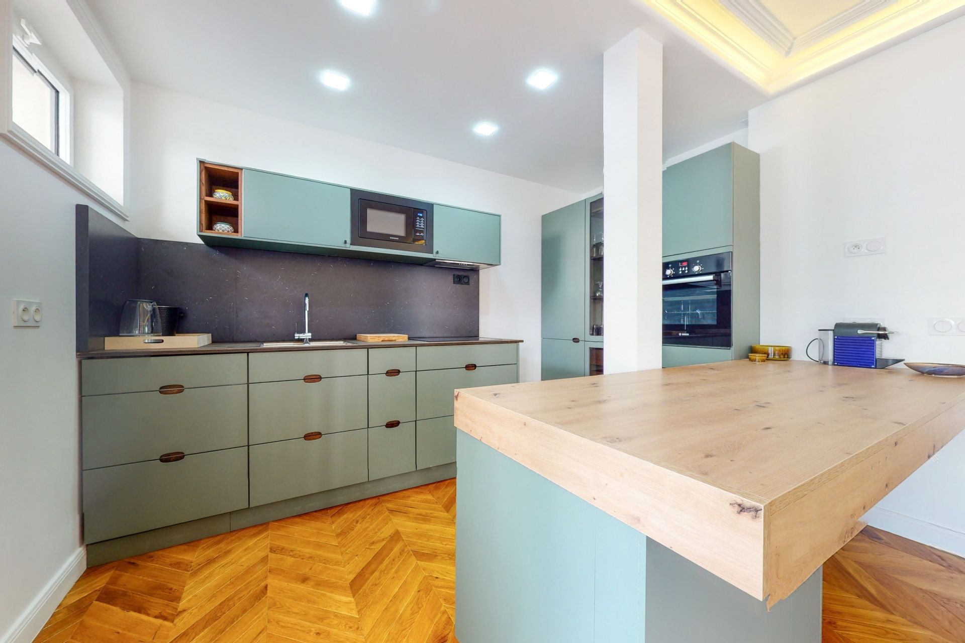 luxury apartment 6 Rooms for sale on PARIS (75116)