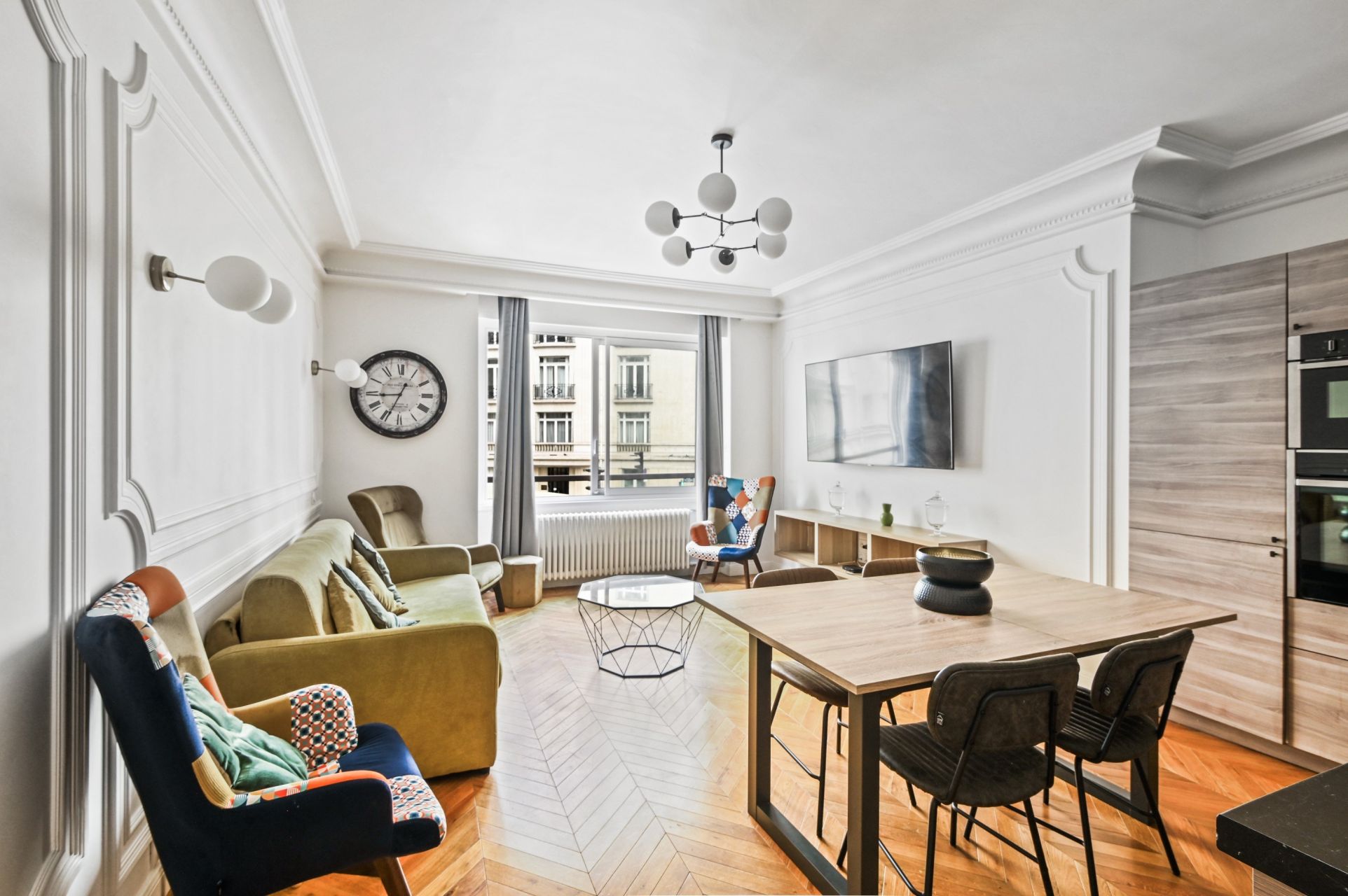 luxury apartment 6 Rooms for sale on PARIS (75116)