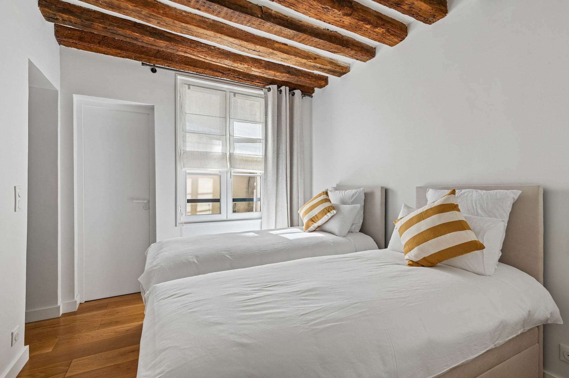 luxury apartment 4 Rooms for sale on PARIS (75003)