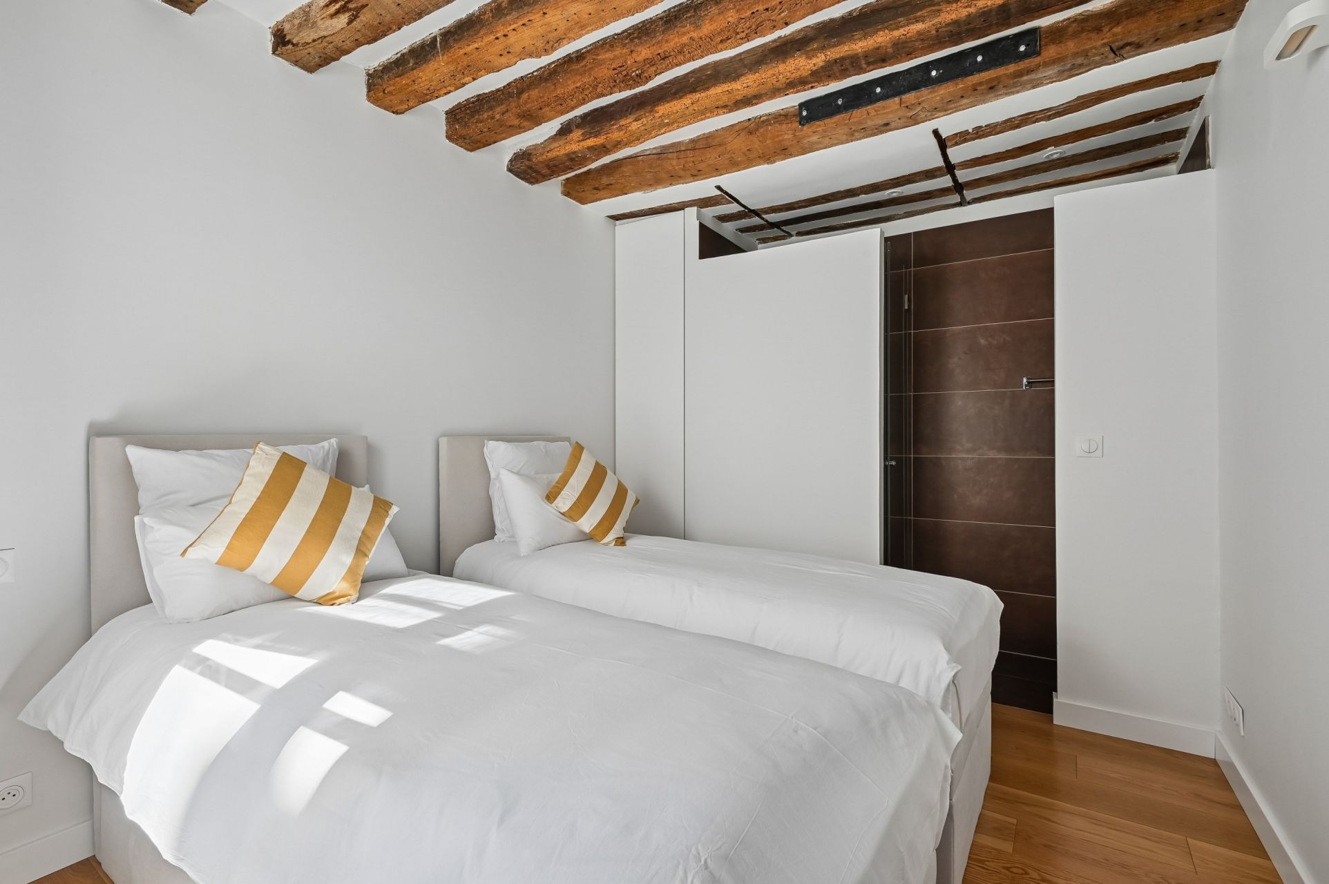 luxury apartment 4 Rooms for sale on PARIS (75003)