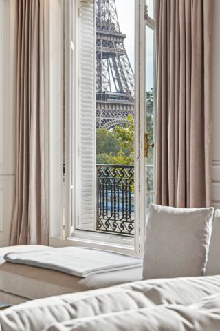 luxury apartment 6 Rooms for sale on PARIS (75016)
