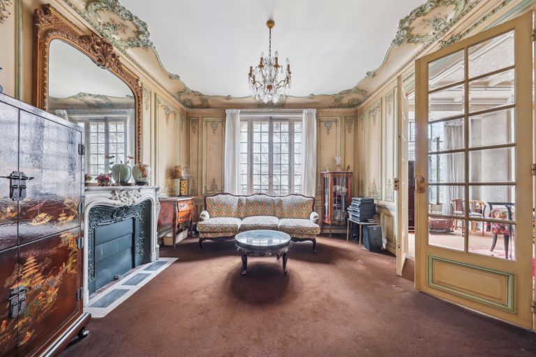 luxury apartment 5 Rooms for sale on PARIS (75003)
