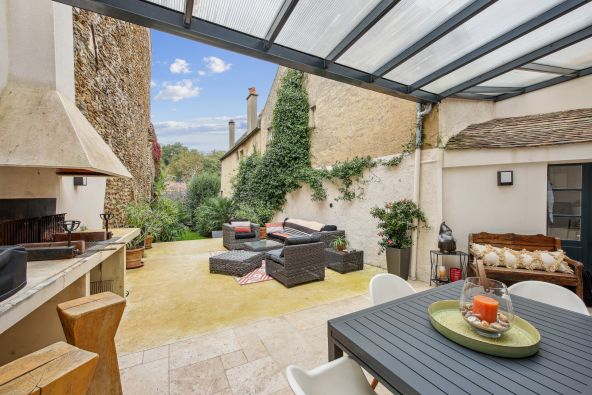 Sale Luxury house Montfort-l'Amaury 6 Rooms 171 m²