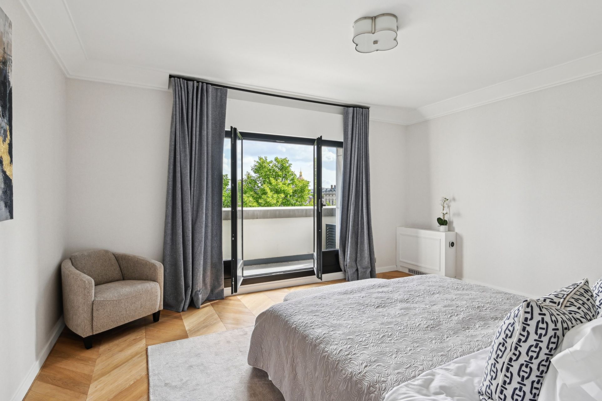 luxury apartment 6 Rooms for sale on PARIS (75007)