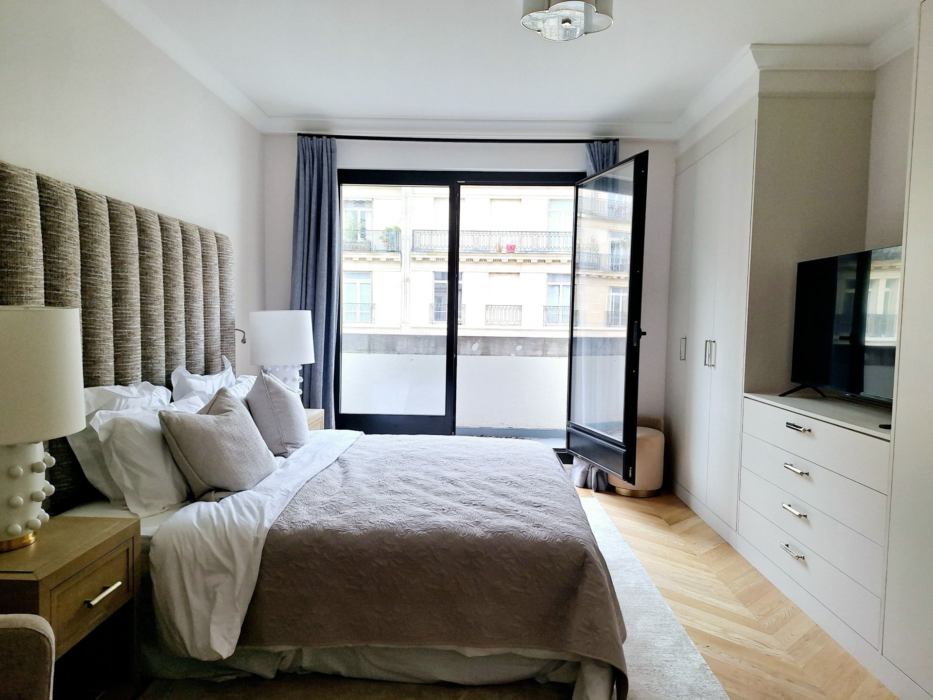 luxury apartment 6 Rooms for sale on PARIS (75007)