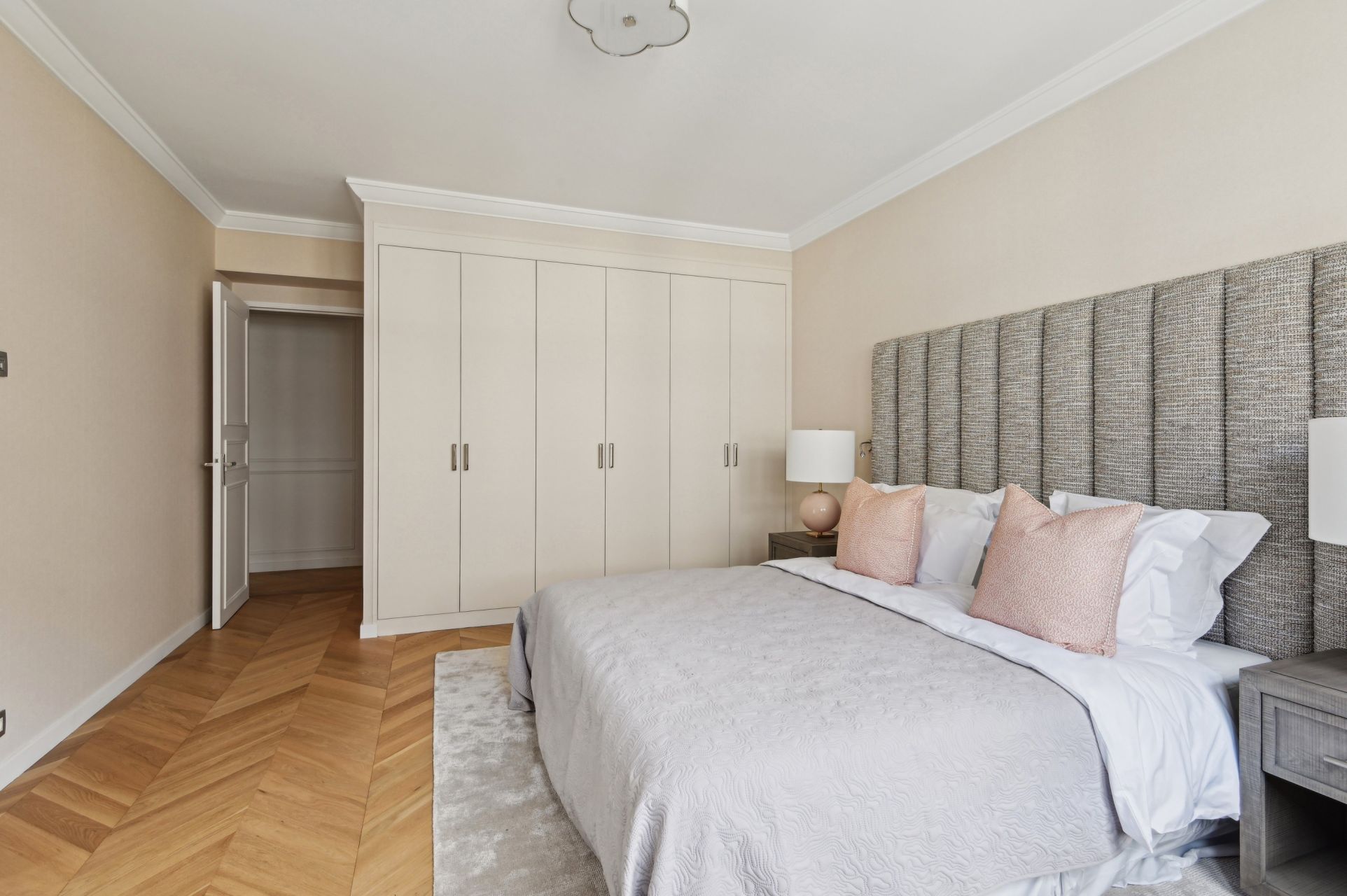 luxury apartment 6 Rooms for sale on PARIS (75007)