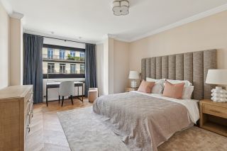 luxury apartment 6 Rooms for sale on PARIS (75007)