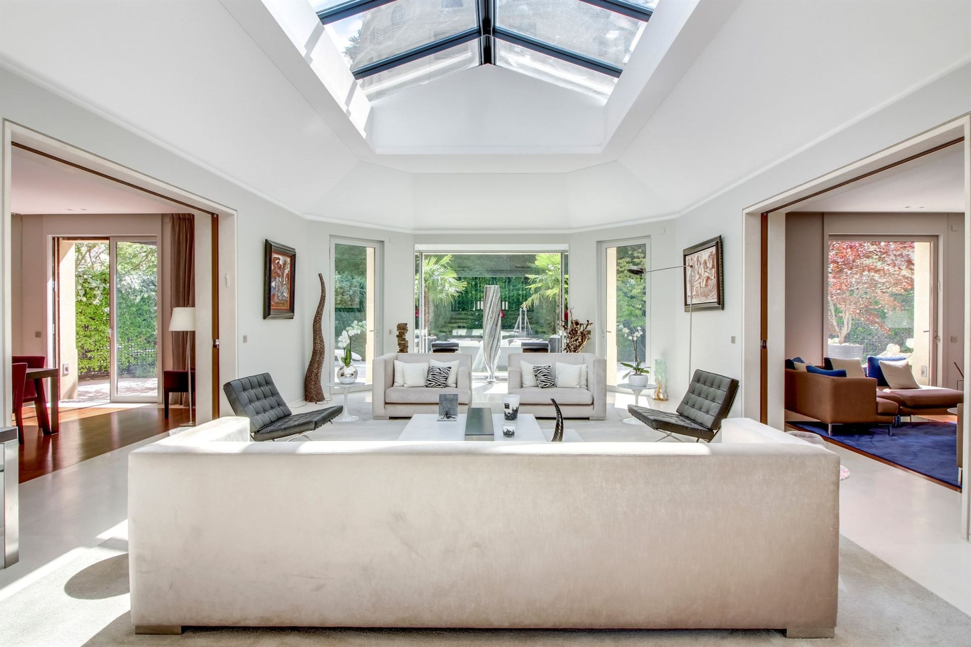 mansion (hôtel particulier) 7 Rooms for sale on Paris (75016)